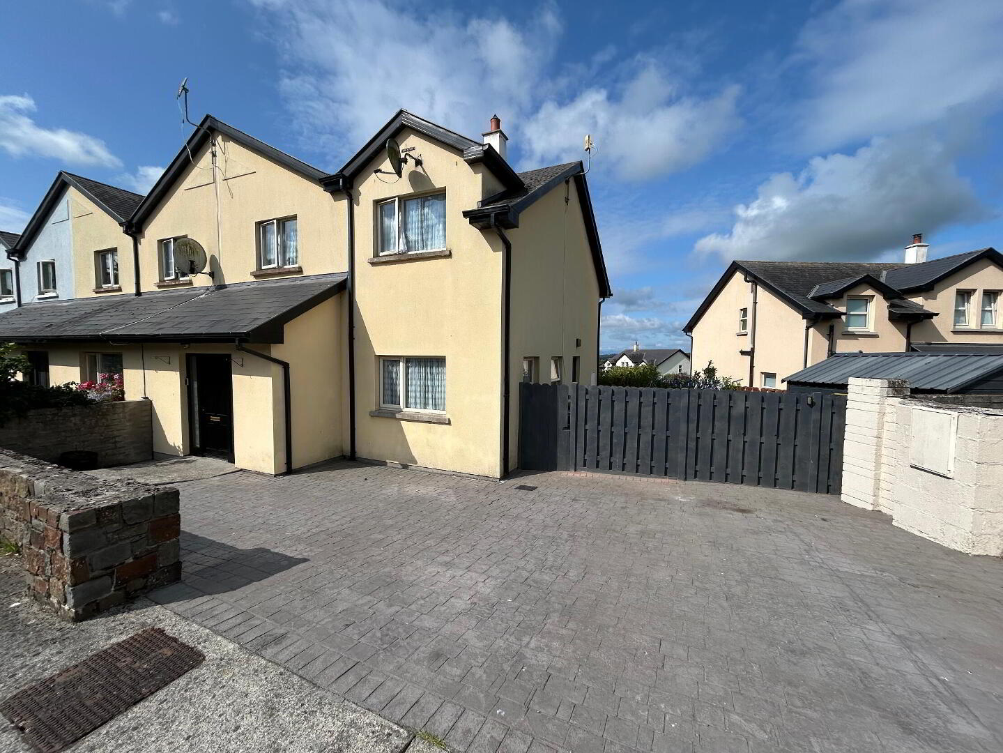 7 Oakwood 1 of 22