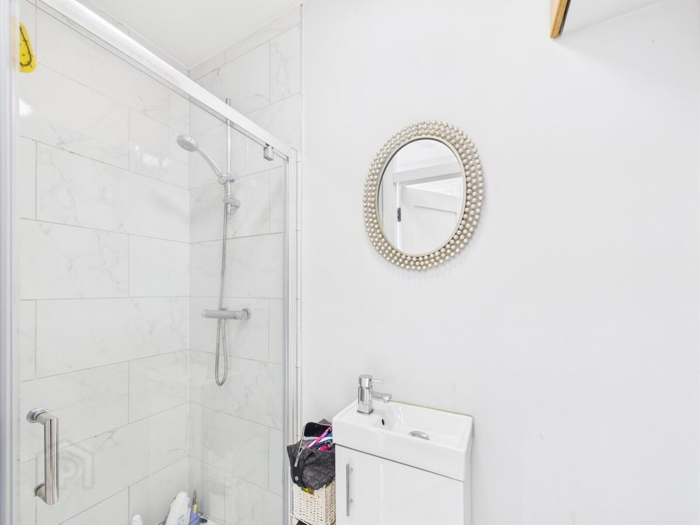 Apartment 3 52 Myrtlefield Park 8 of 9