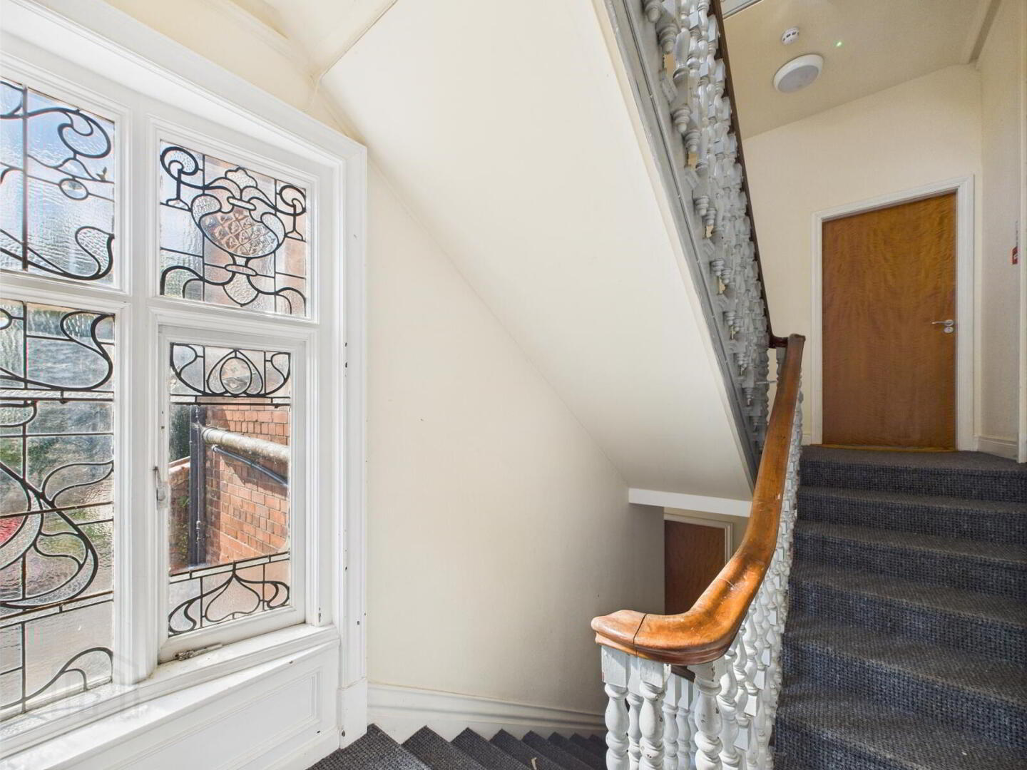 Apartment 3 52 Myrtlefield Park 3 of 9