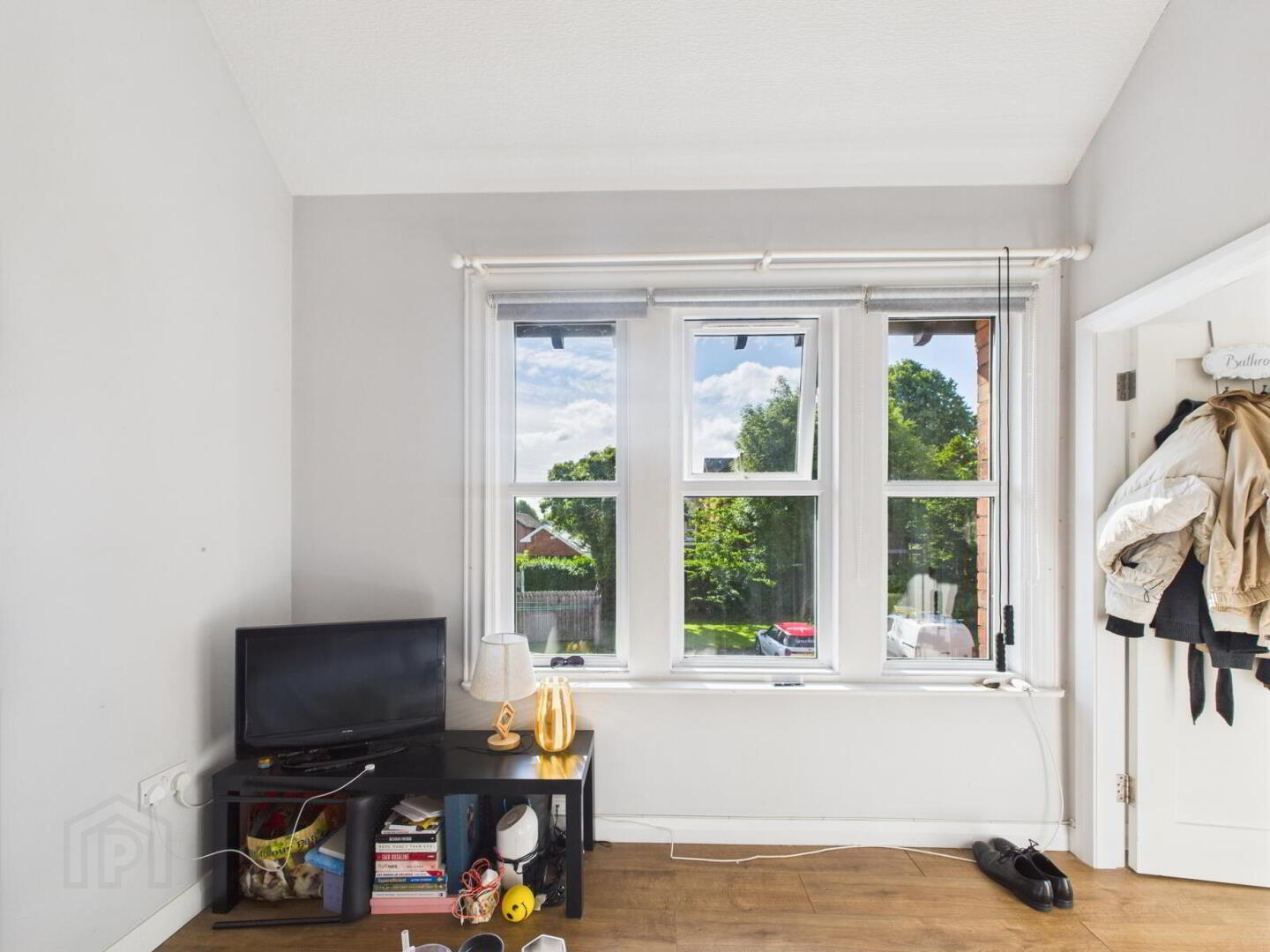 Apartment 3 52 Myrtlefield Park 5 of 9