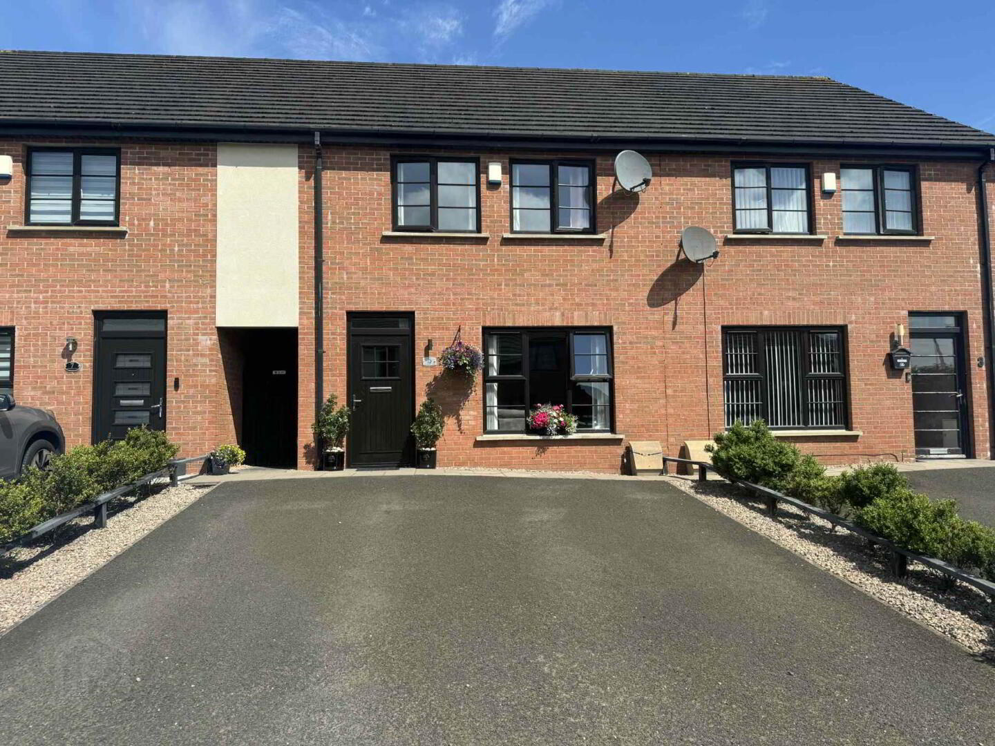 5 Highgrove Gate 1 of 17