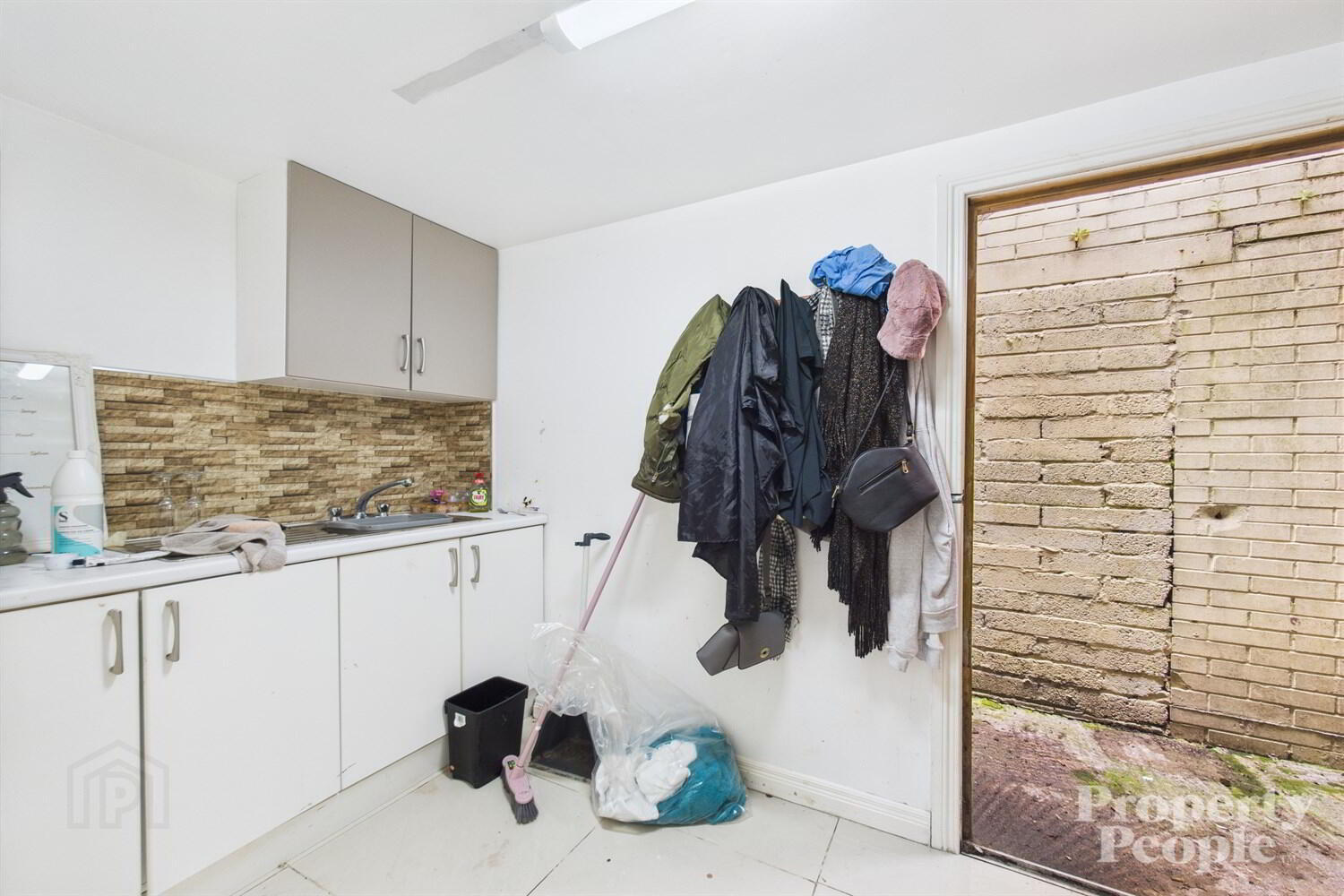 69 Mountview Street 6 of 25