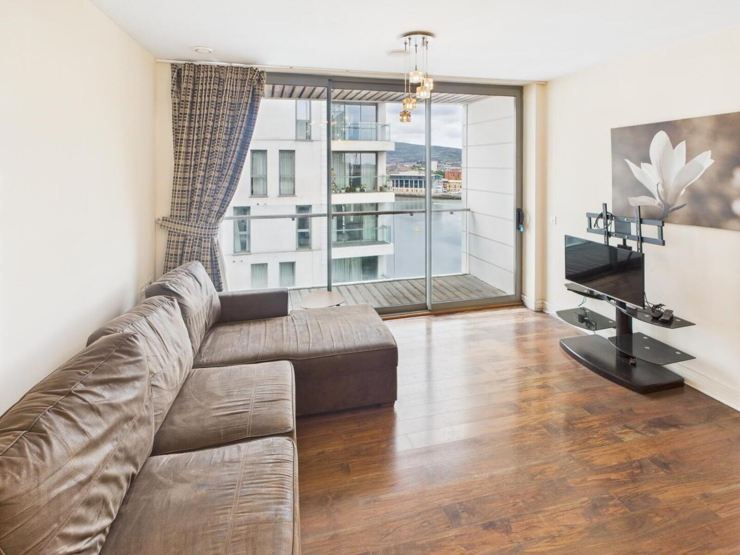 Apartment 11.41 The Arc 2l Queens Road 4 of 8