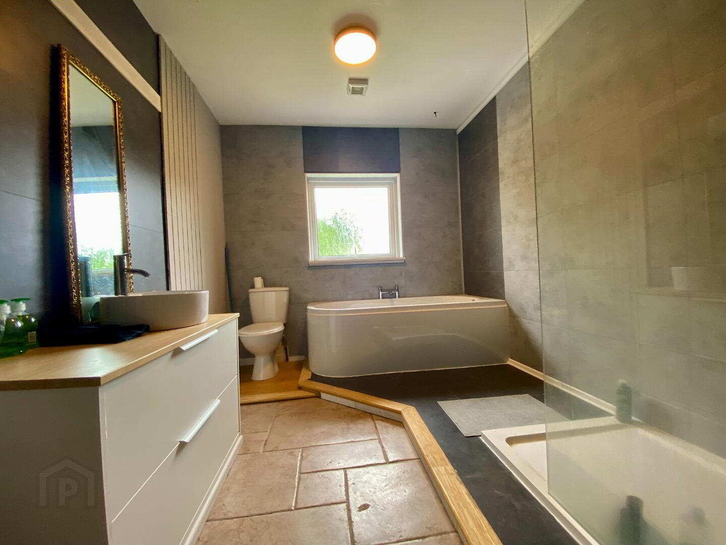 15 Downshire Gardens 17 of 21