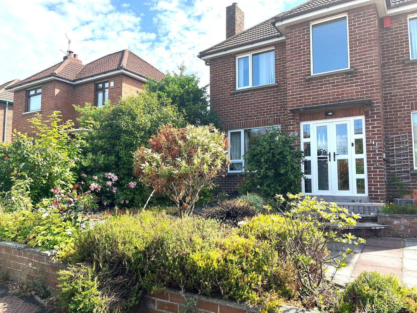 15 Downshire Gardens 4 of 21