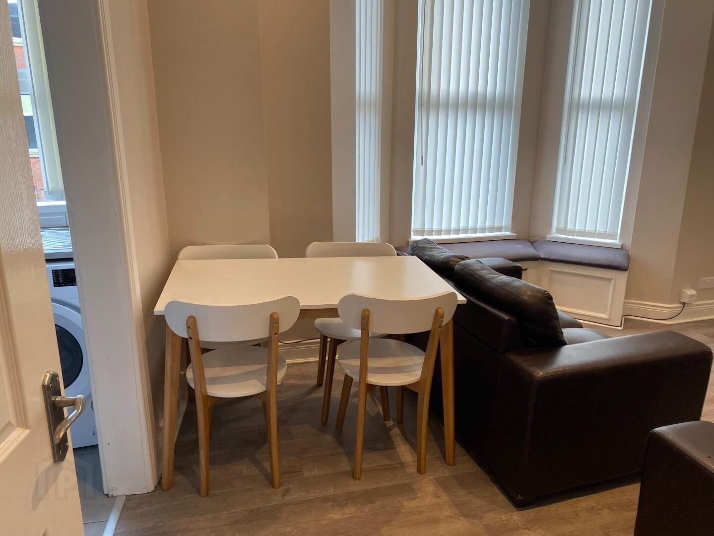 Flat 3, 89 Fitzroy Avenue 4 of 4