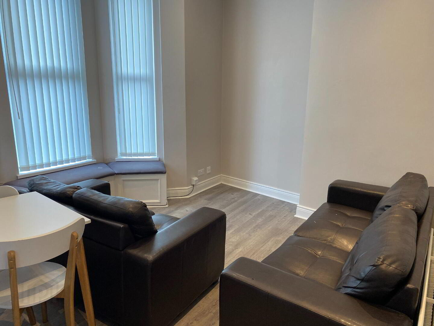 Flat 3, 89 Fitzroy Avenue 3 of 4