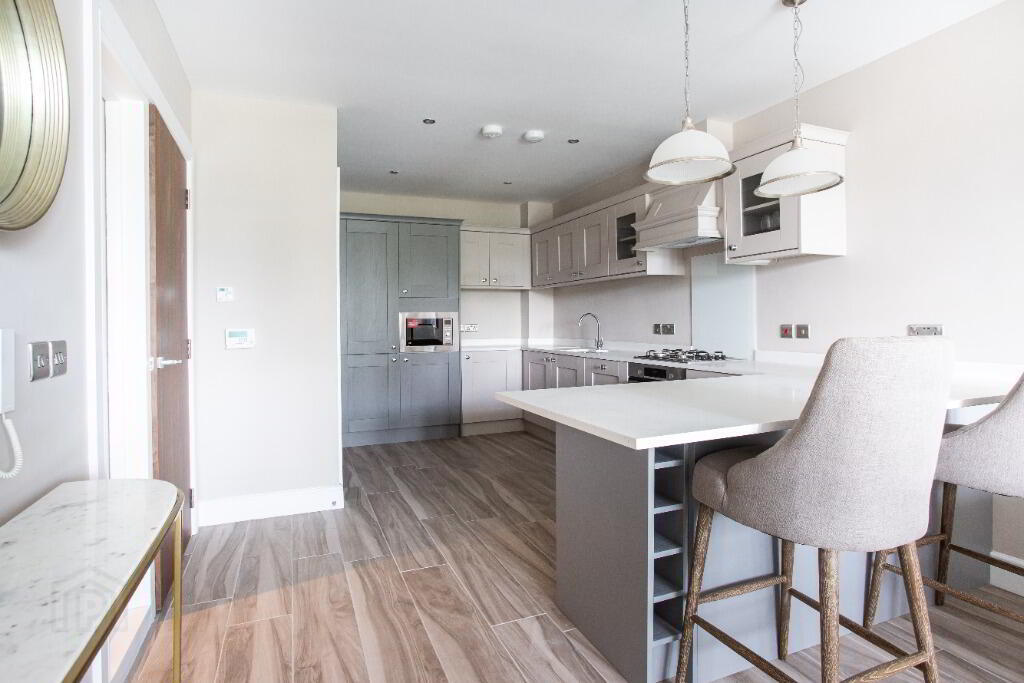 Apt 13 Lesley Park Royal, 1 Rosepark Gardens 4 of 14