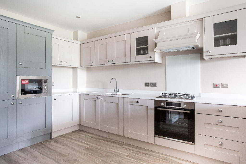 Apt 13 Lesley Park Royal, 1 Rosepark Gardens 5 of 14
