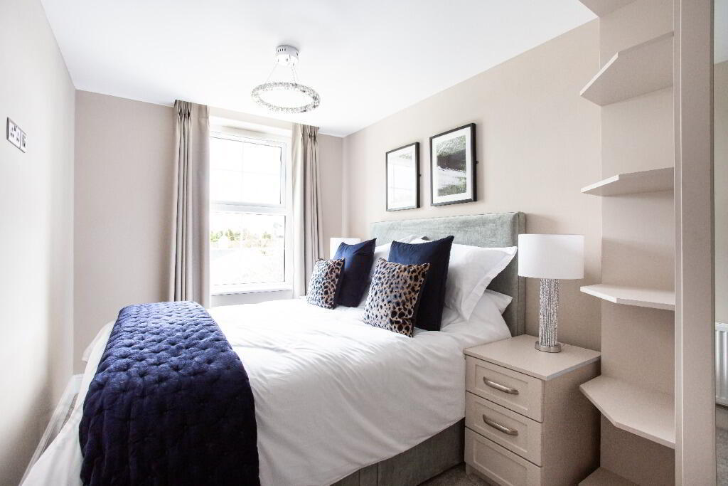 Apt 13 Lesley Park Royal, 1 Rosepark Gardens 6 of 14