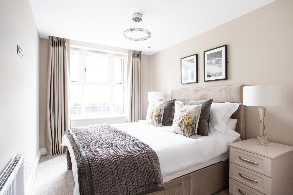Apt 13 Lesley Park Royal, 1 Rosepark Gardens 8 of 14