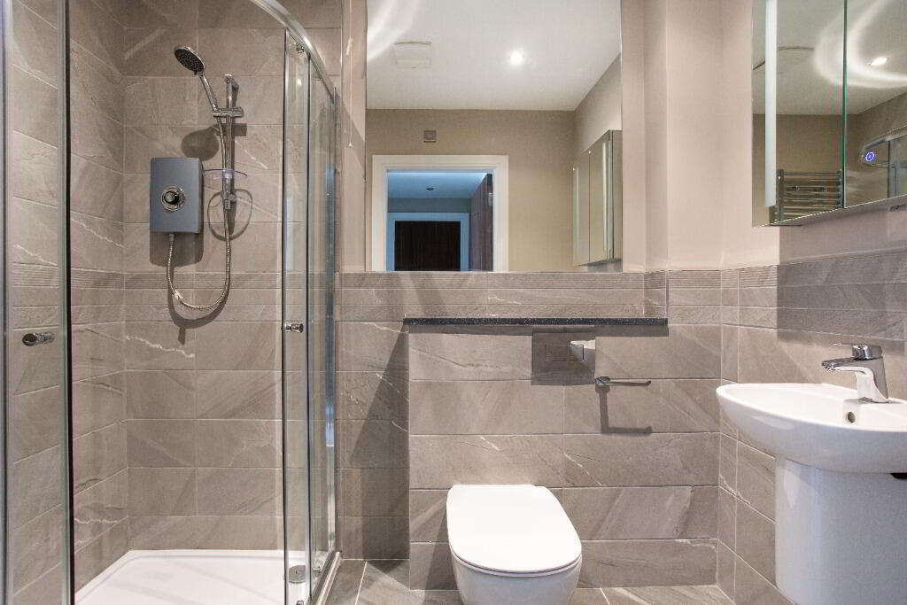 Apt 13 Lesley Park Royal, 1 Rosepark Gardens 10 of 14