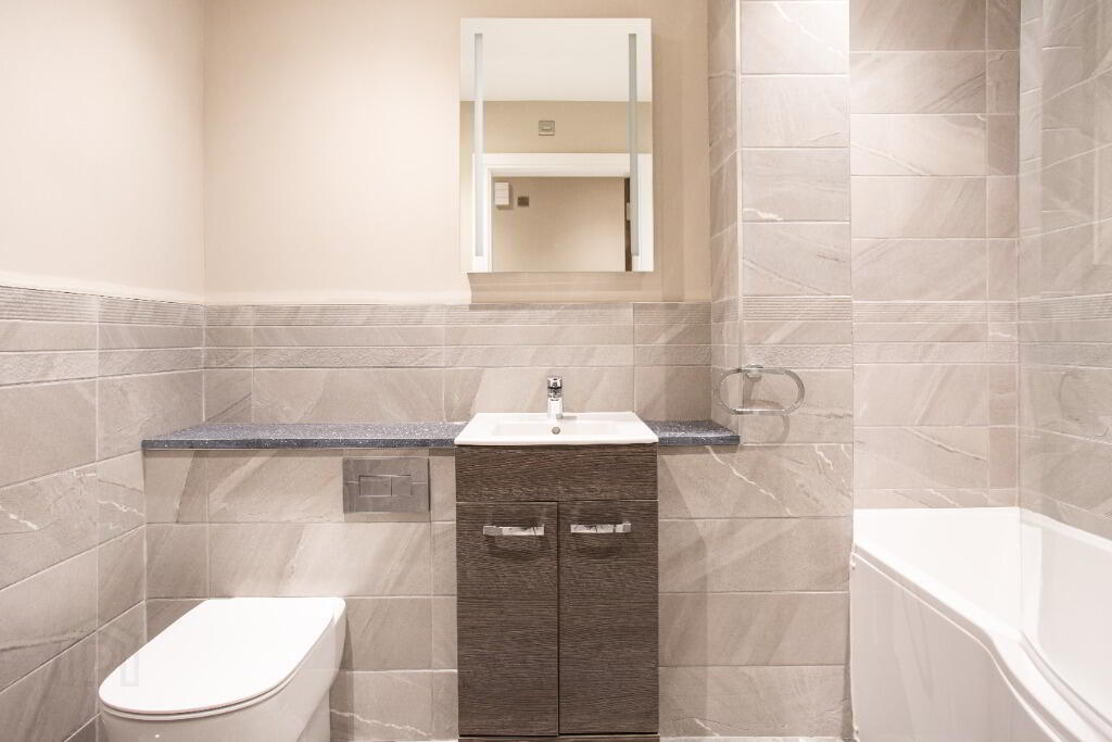 Apt 13 Lesley Park Royal, 1 Rosepark Gardens 11 of 14