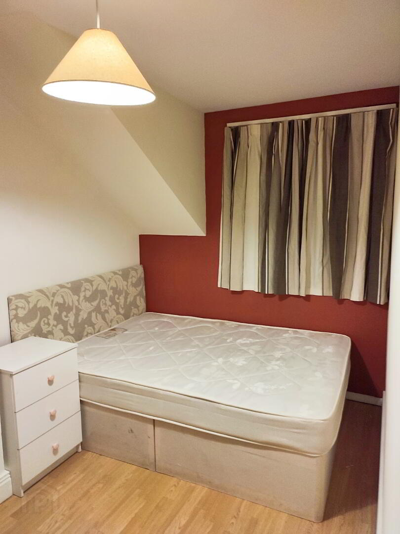 One Double Bedroom Available, 5 Magdala Street 6 of 6