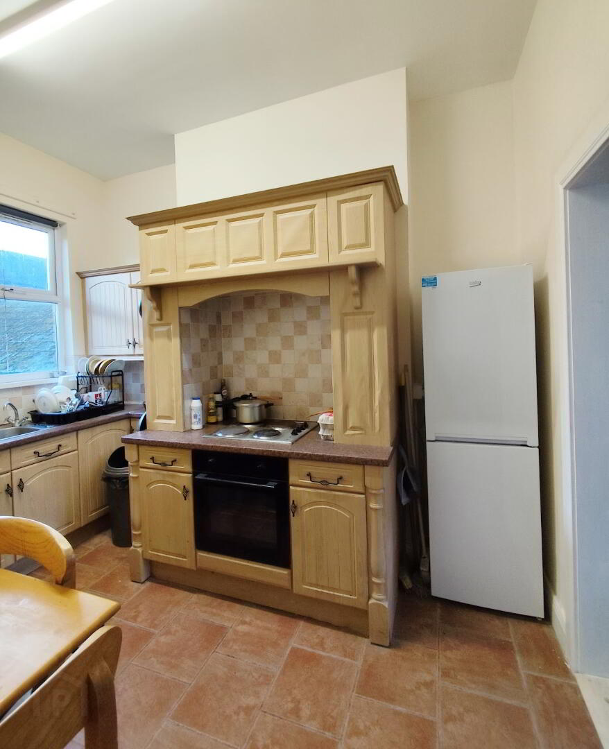 One Double Bedroom Available, 5 Magdala Street 4 of 7