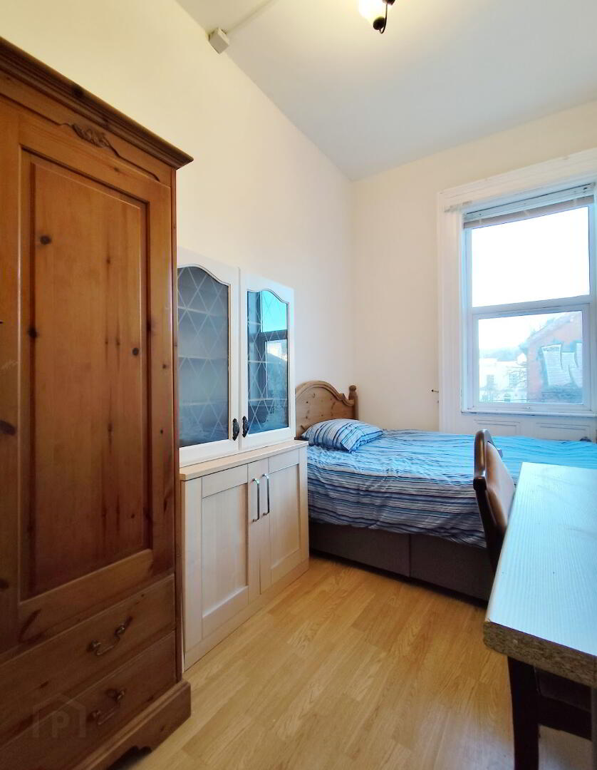 One Double Bedroom Available, 5 Magdala Street 6 of 7