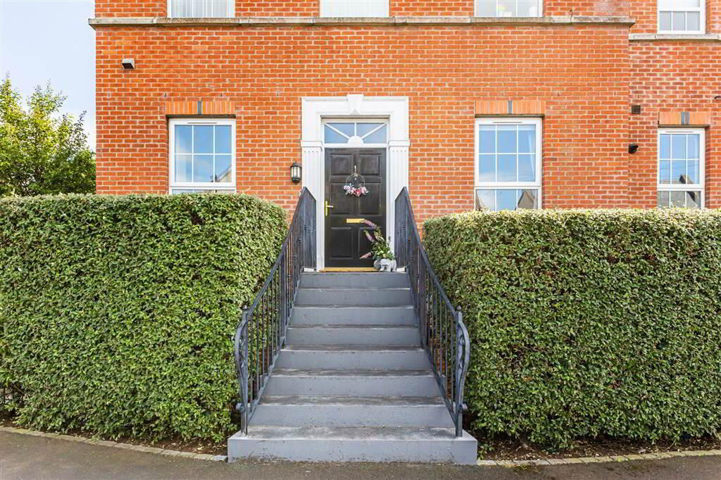 36 Lady Wallace Walk 3 of 31