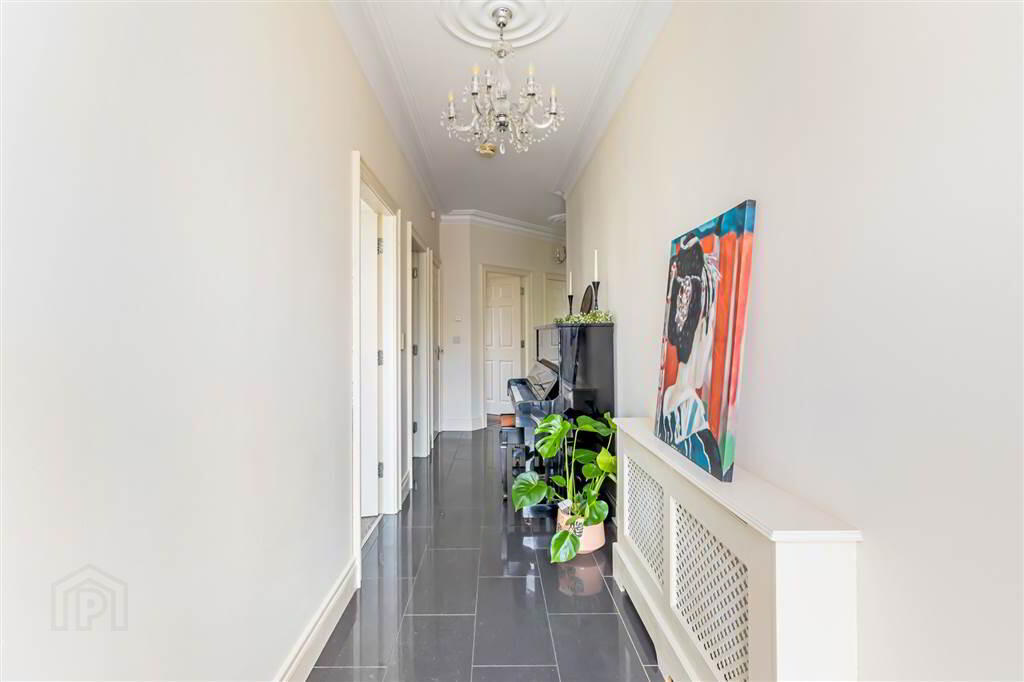 36 Lady Wallace Walk 7 of 31