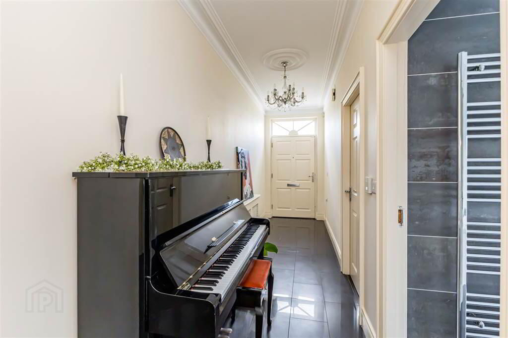 36 Lady Wallace Walk 9 of 31