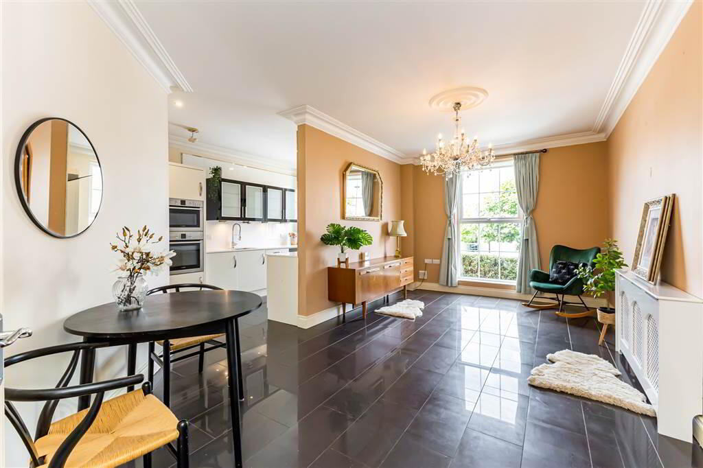36 Lady Wallace Walk 11 of 31