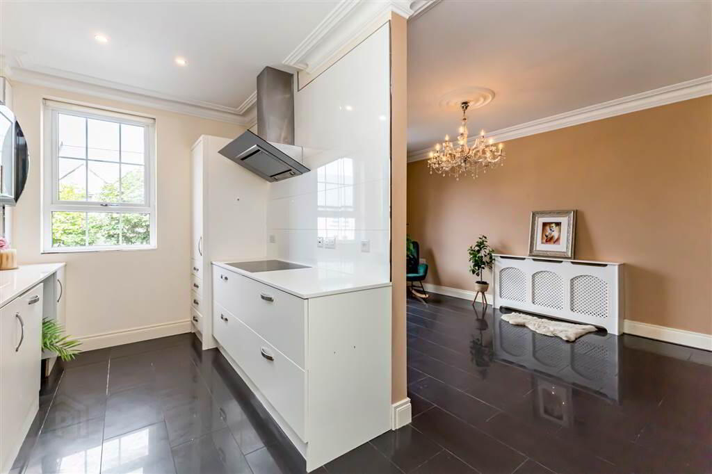 36 Lady Wallace Walk 18 of 31
