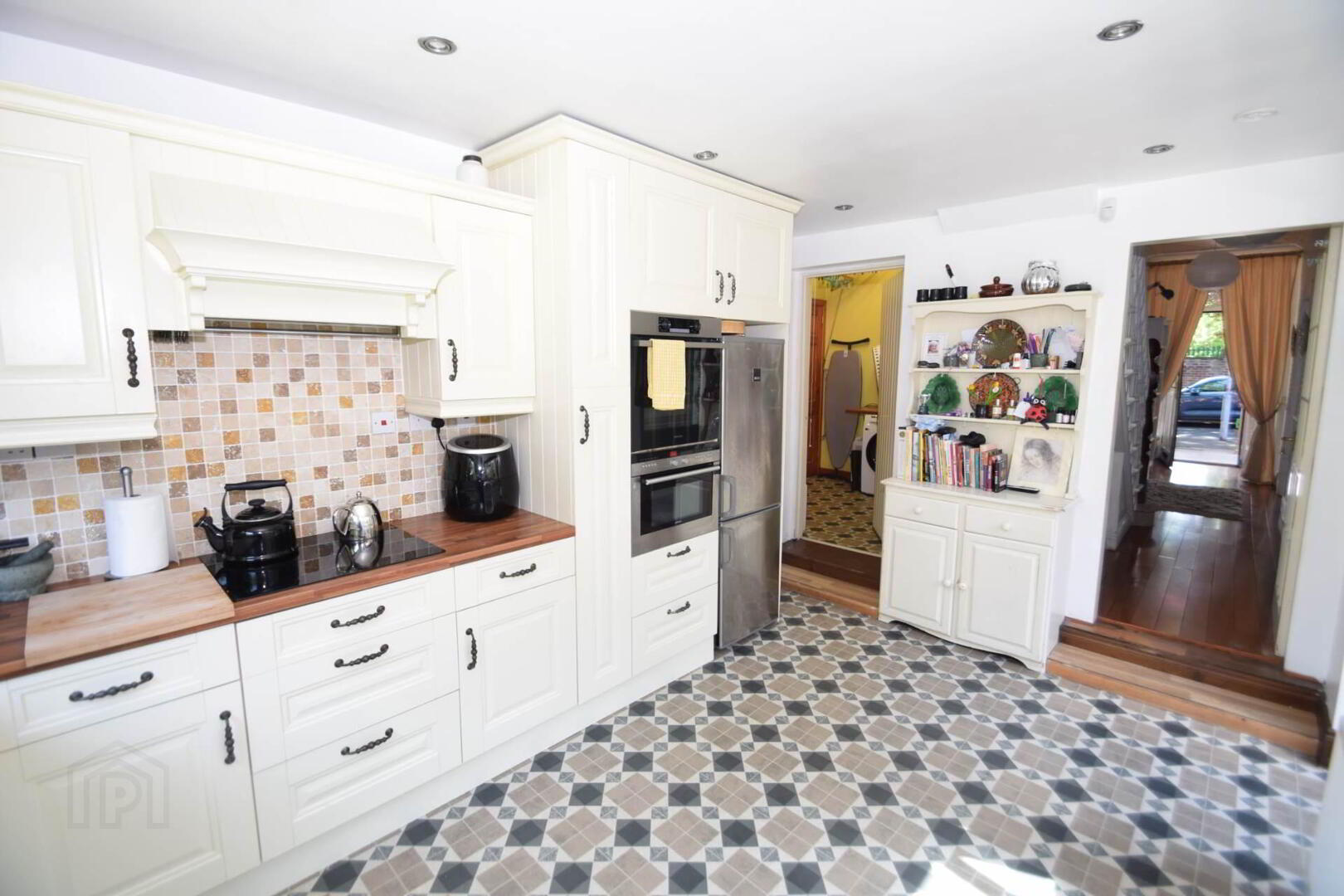 20 Knutsford Drive 9 of 29