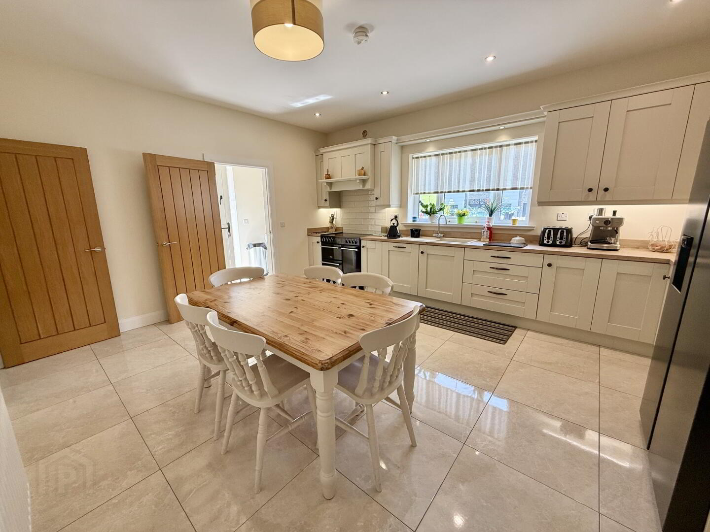 12 Crewroe Avenue 13 of 37