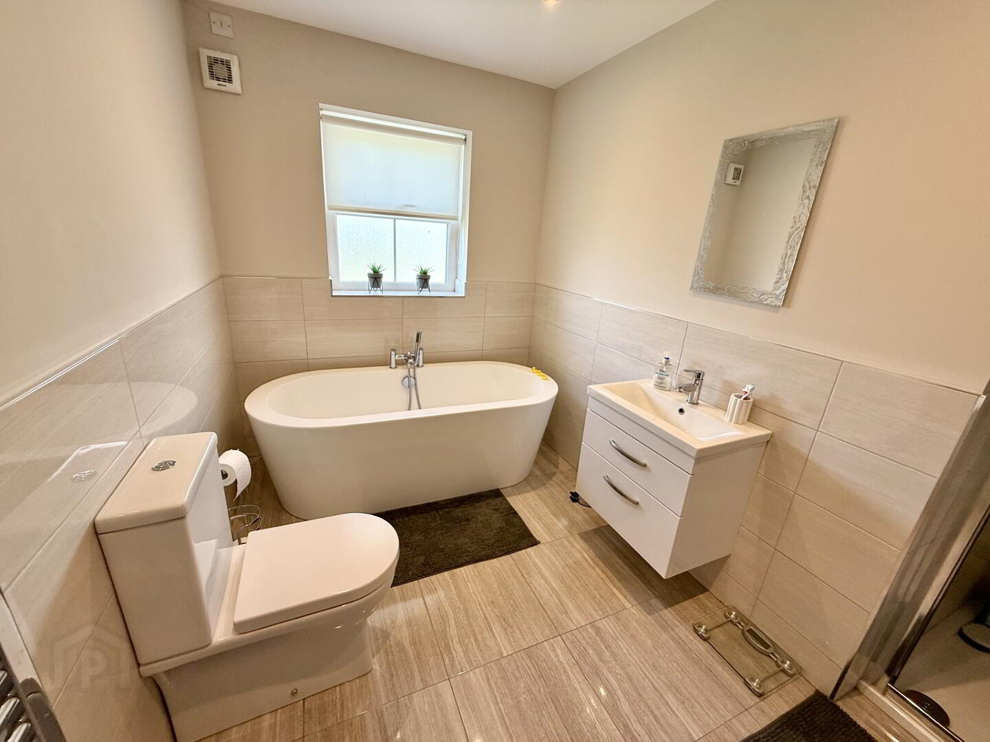 12 Crewroe Avenue 27 of 37