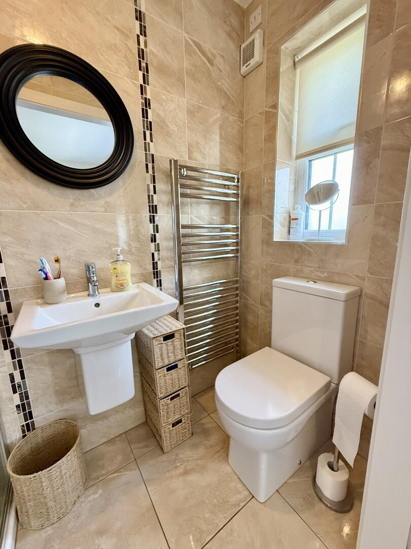 12 Crewroe Avenue 22 of 37
