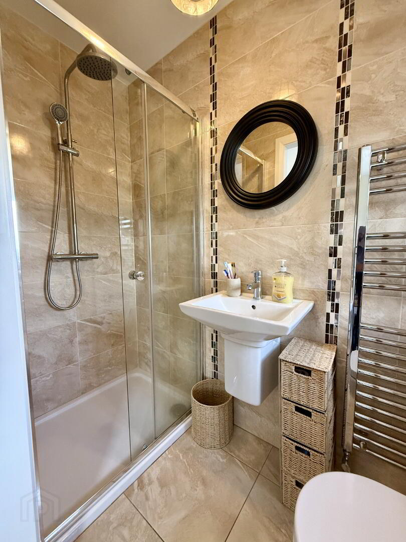 12 Crewroe Avenue 21 of 37