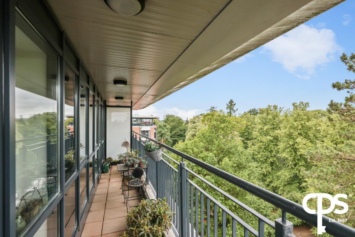 44 Luna Building 16 of 18