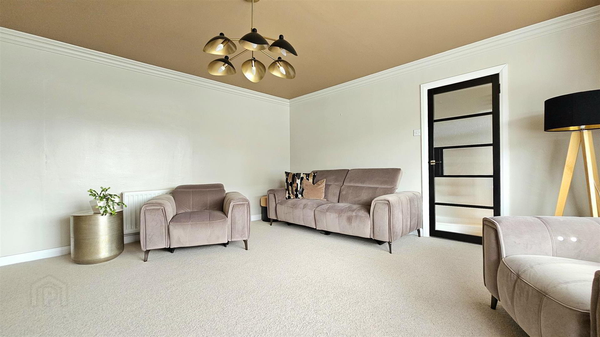 37 Hillview Crescent 8 of 29