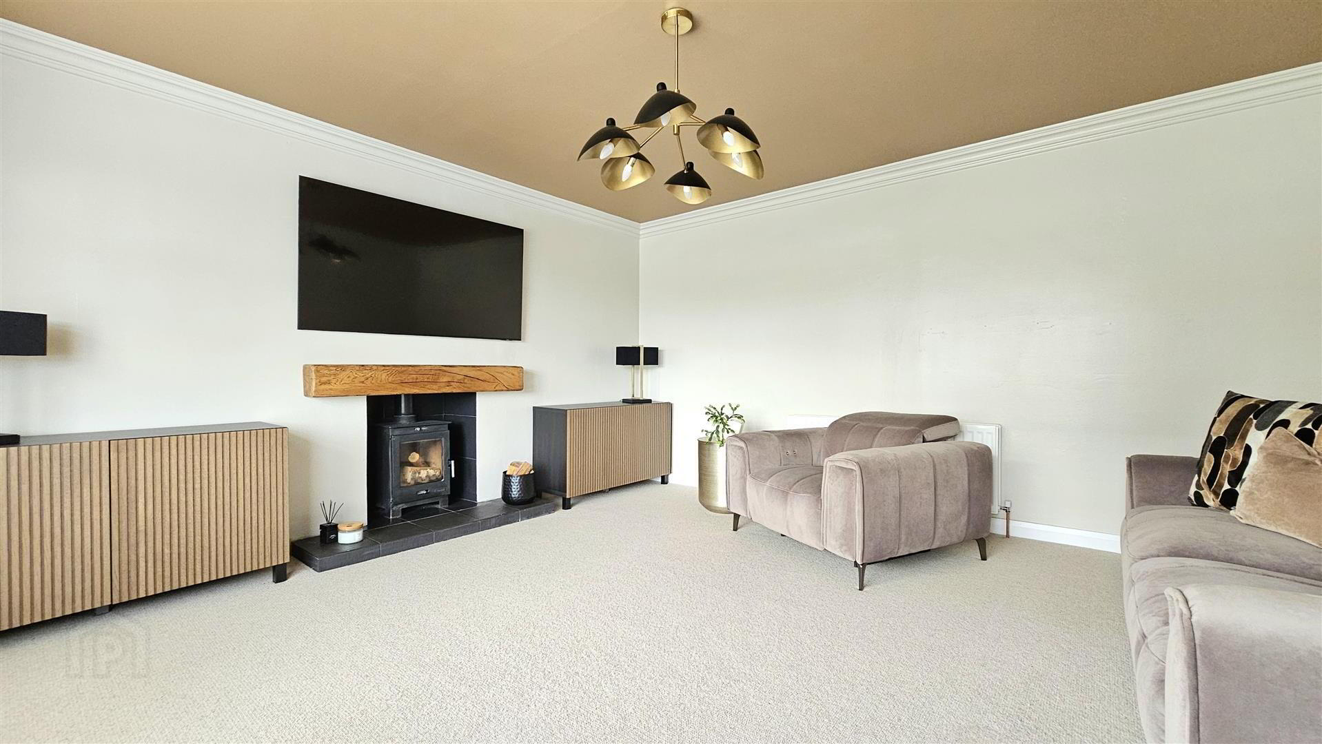 37 Hillview Crescent 7 of 29