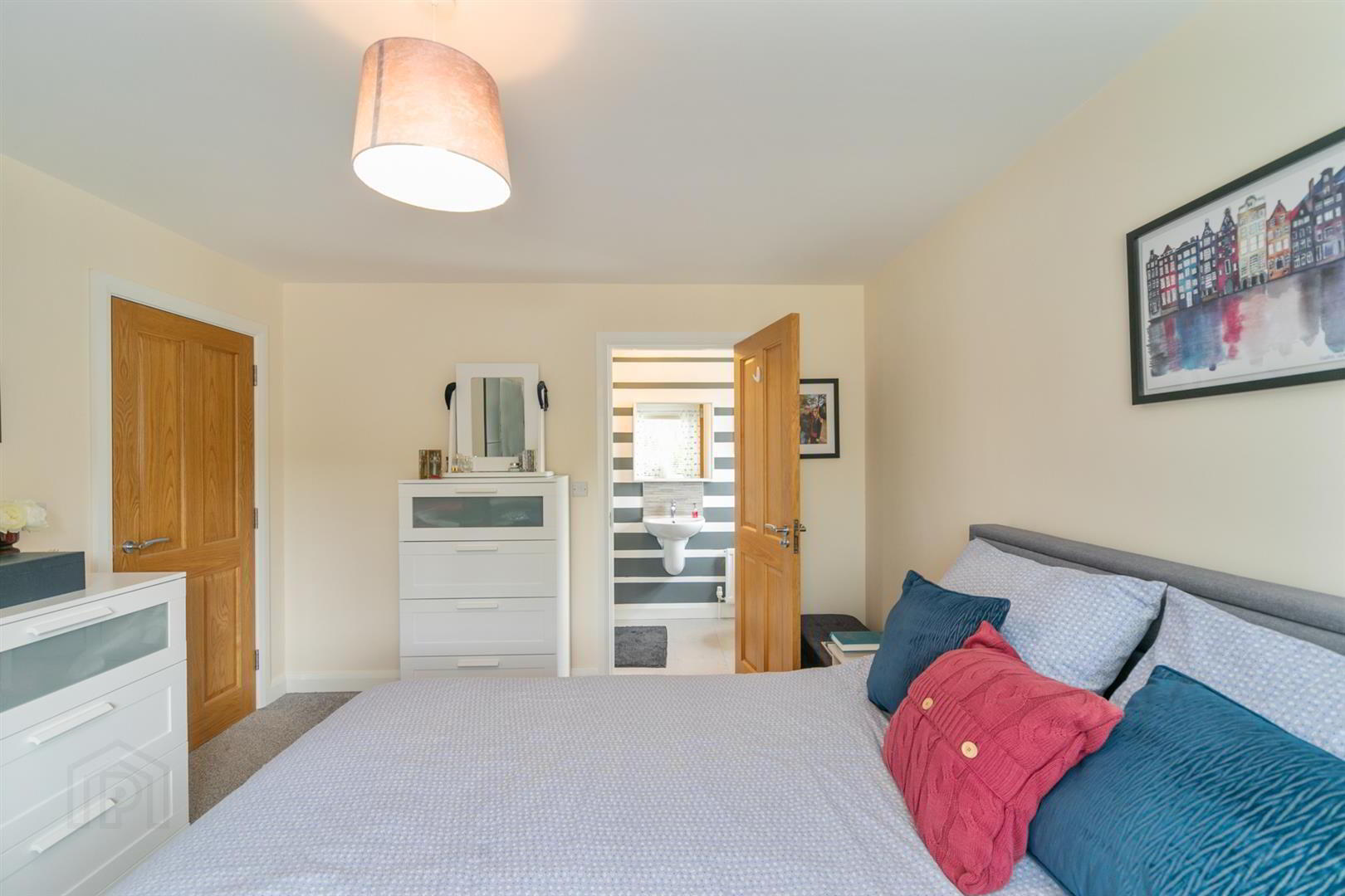 21 Weavers Way 19 of 27