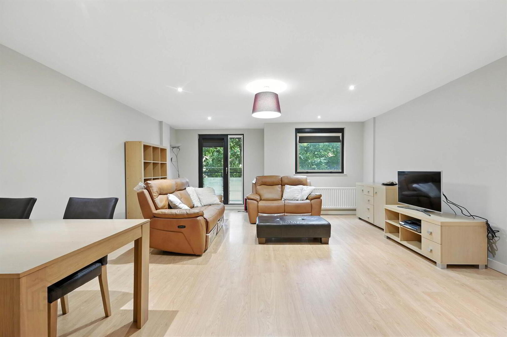 38 Queens Square 4 of 12