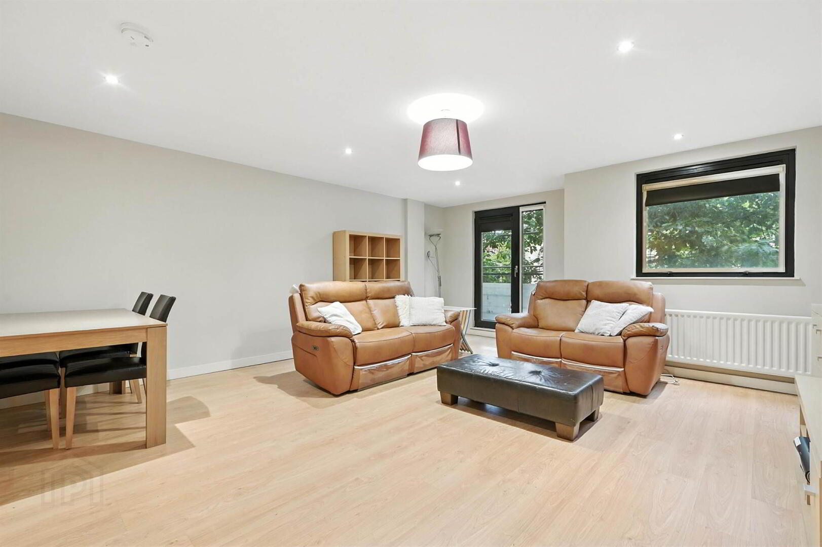 38 Queens Square 5 of 12