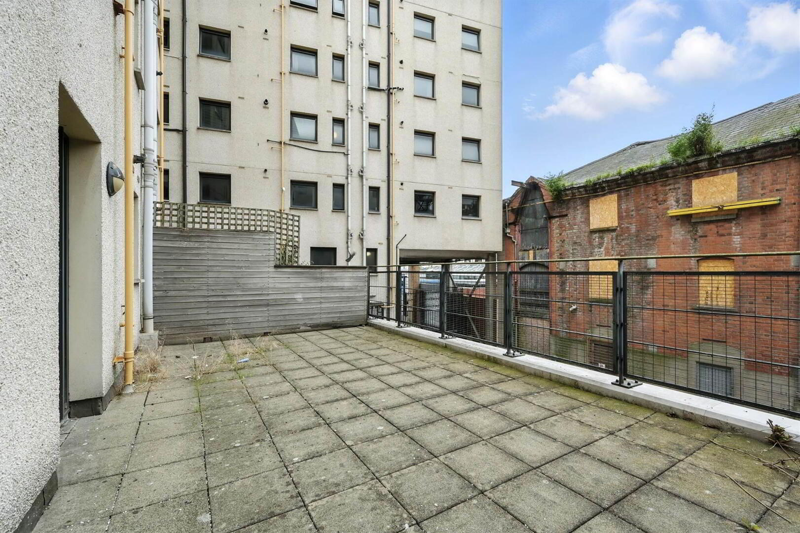 38 Queens Square 12 of 12