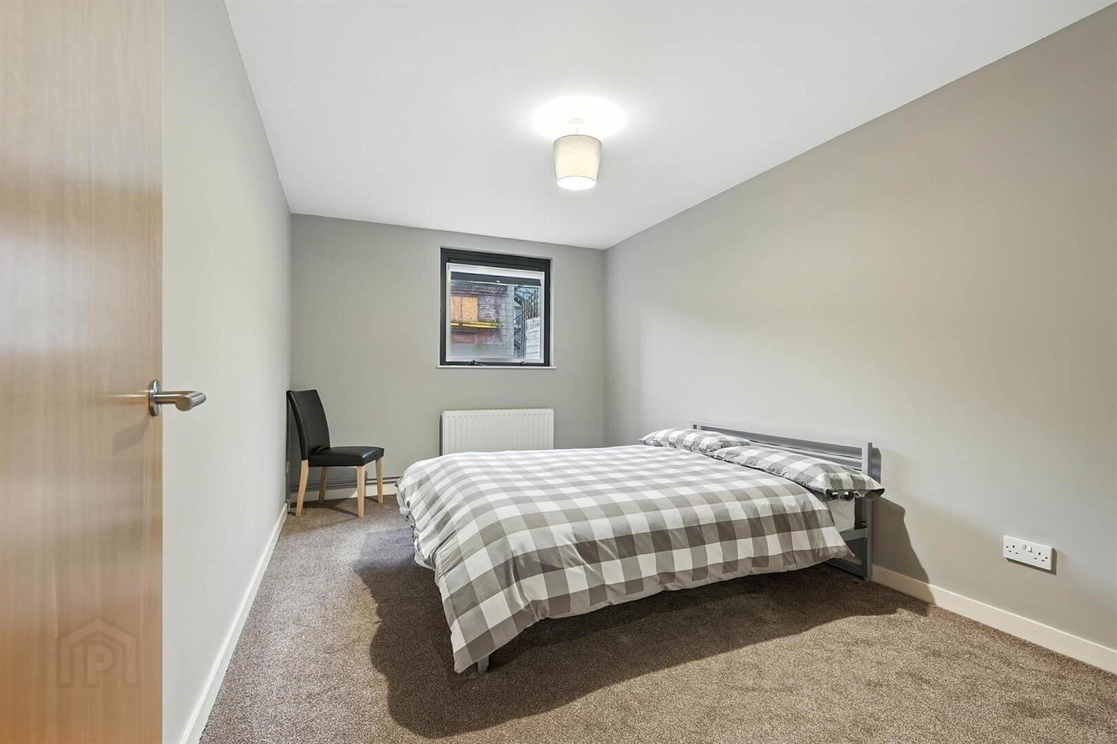38 Queens Square 10 of 12