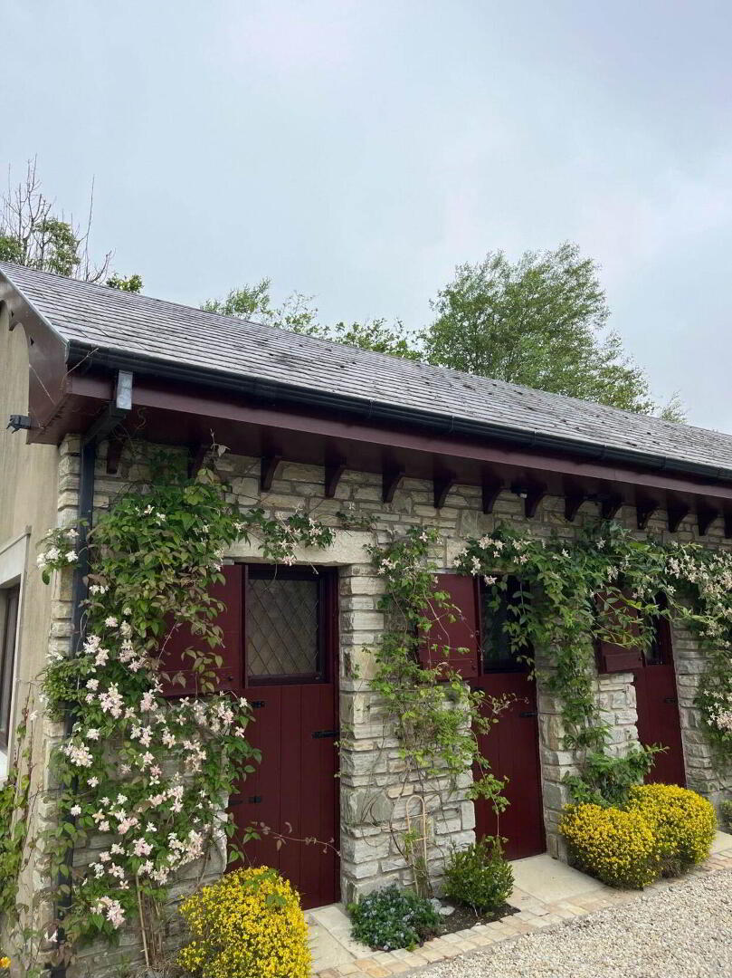 Oisin`s Cottage 1 of 9
