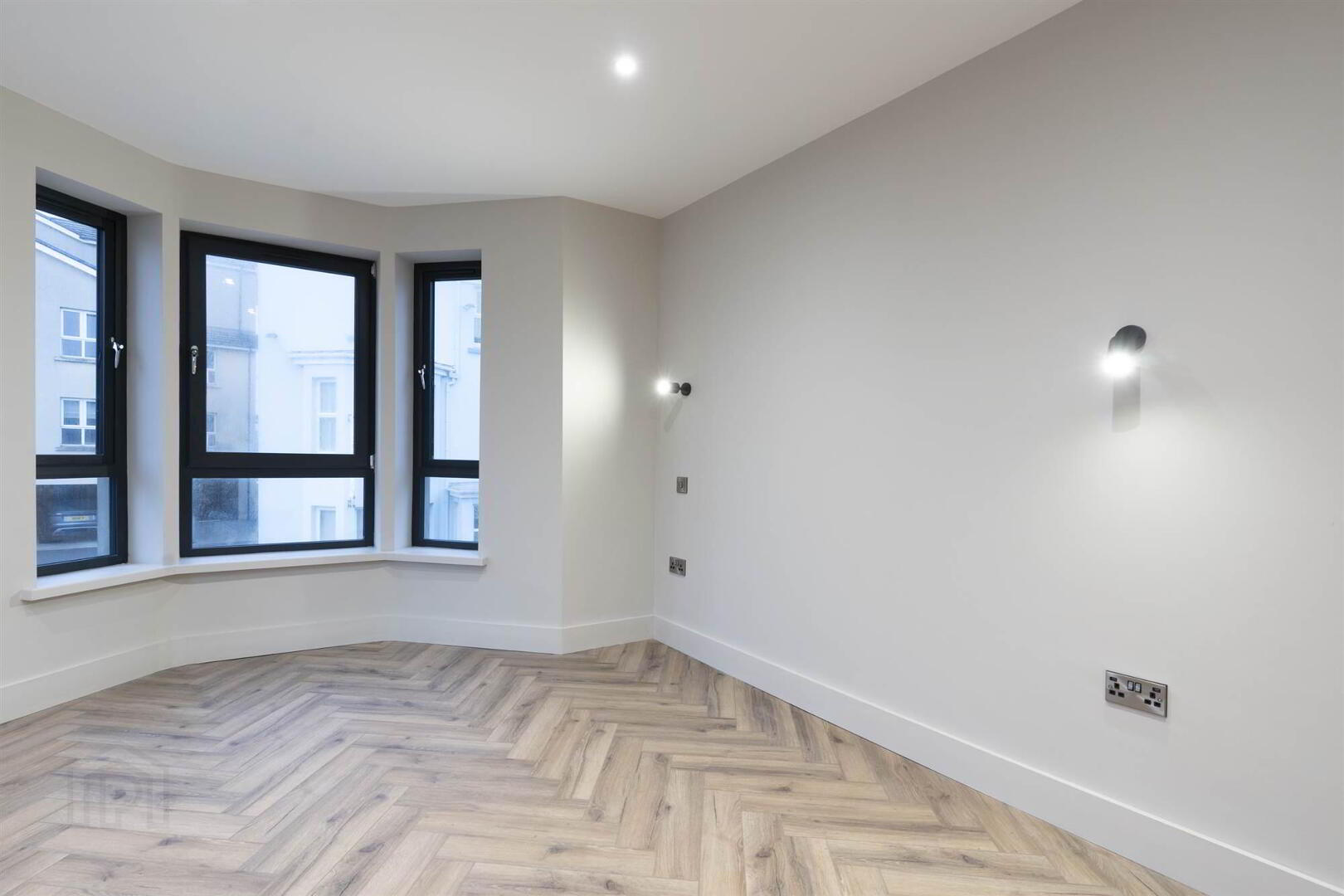 Apt 3, 37 West 13 of 19