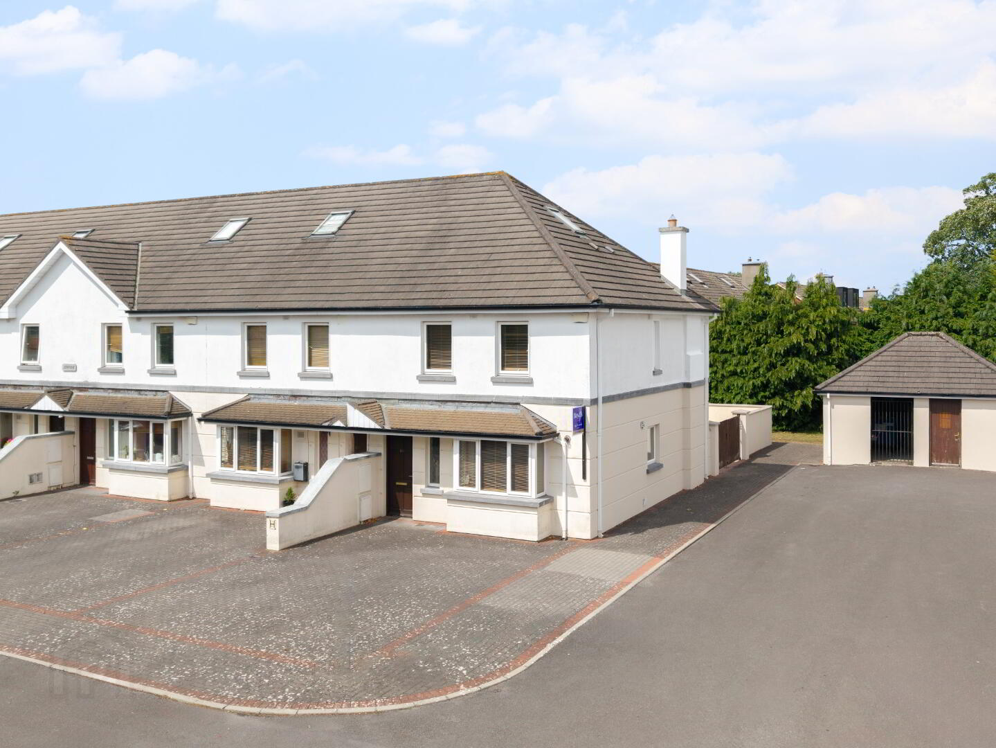 96 Larchfield Court 1 of 28