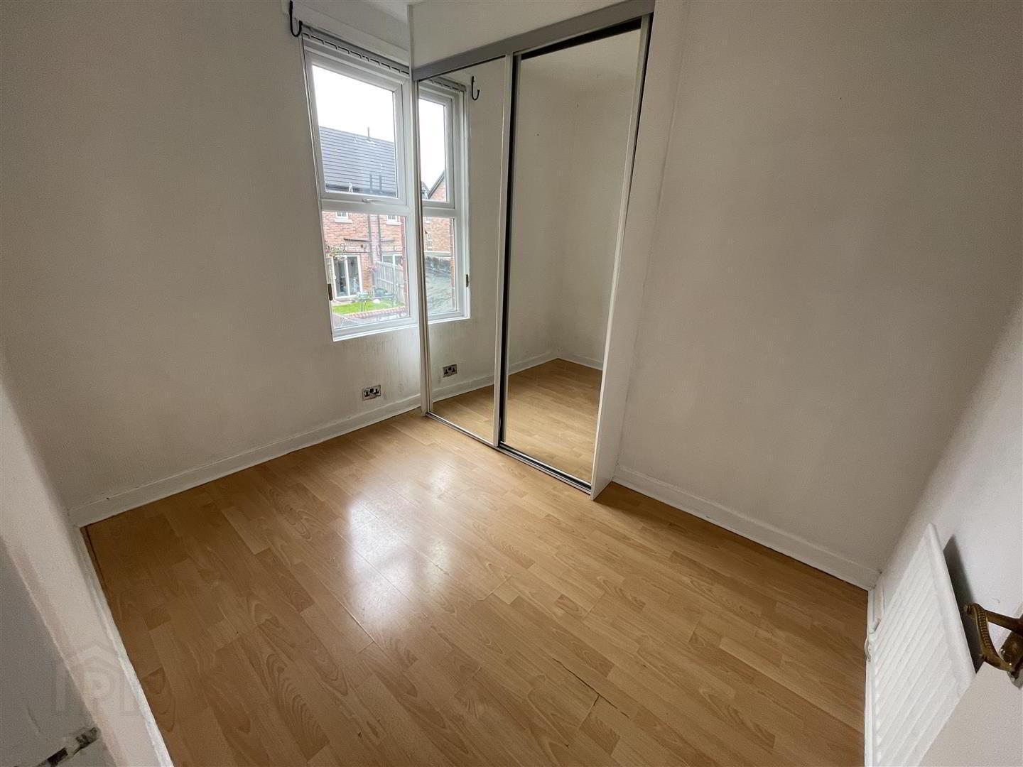 135 Donegall Avenue 7 of 9