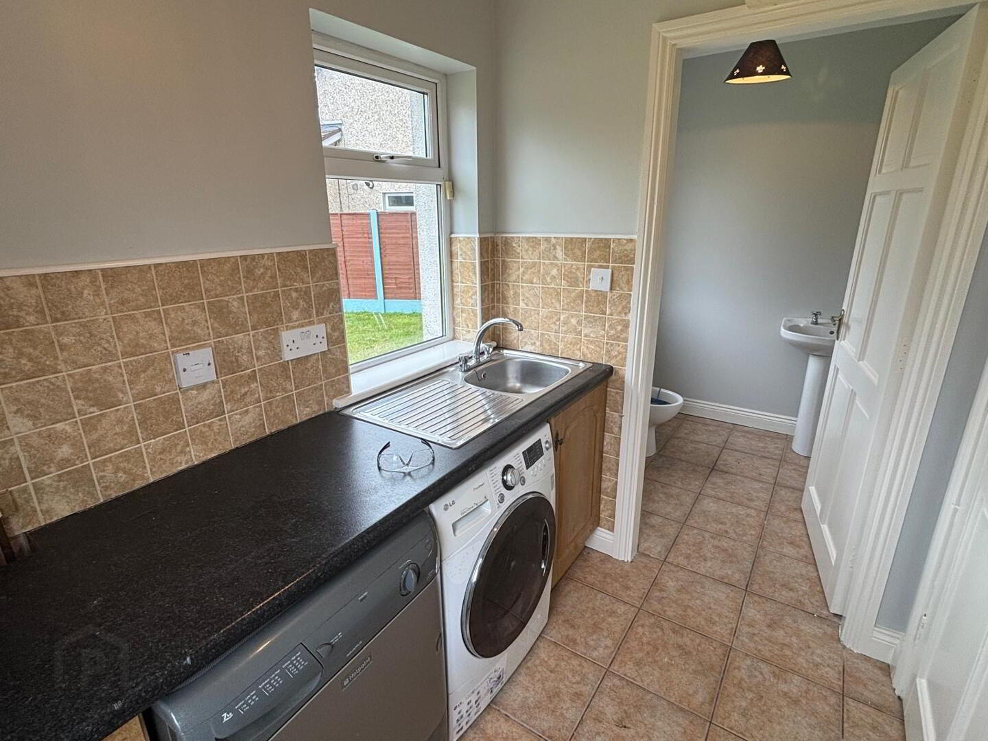 13 Bourlum Court, Green Road 8 of 19