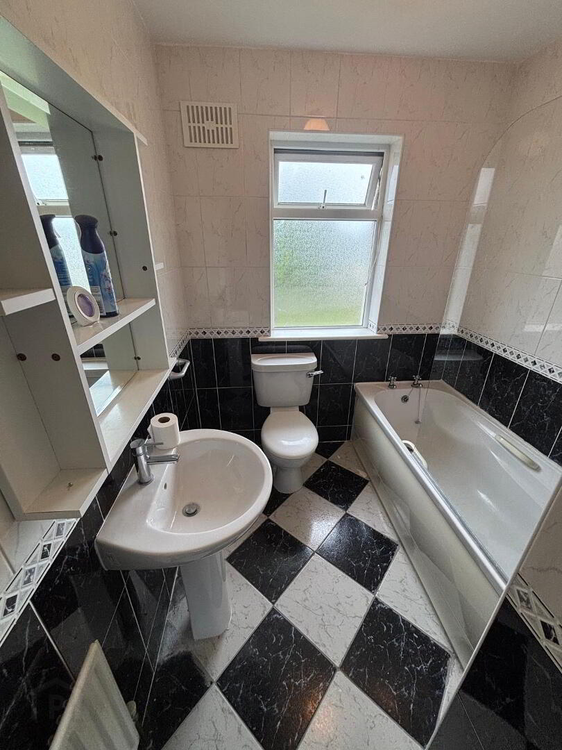 13 Bourlum Court, Green Road 13 of 19