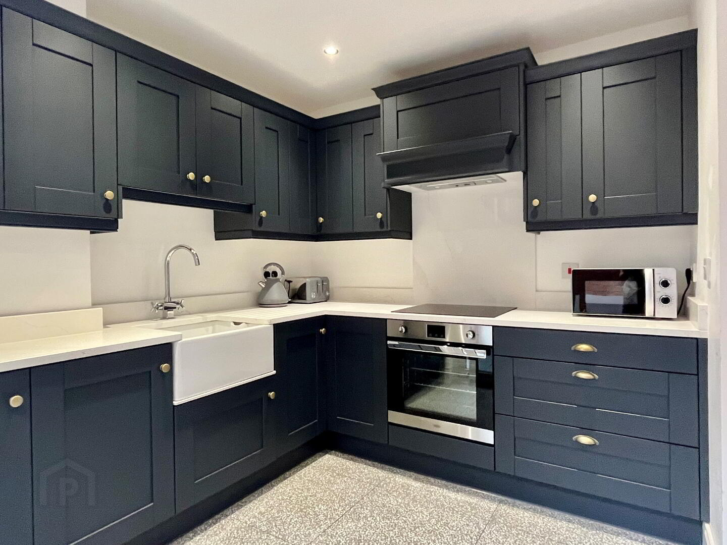 681 Lisburn Road 13 of 29