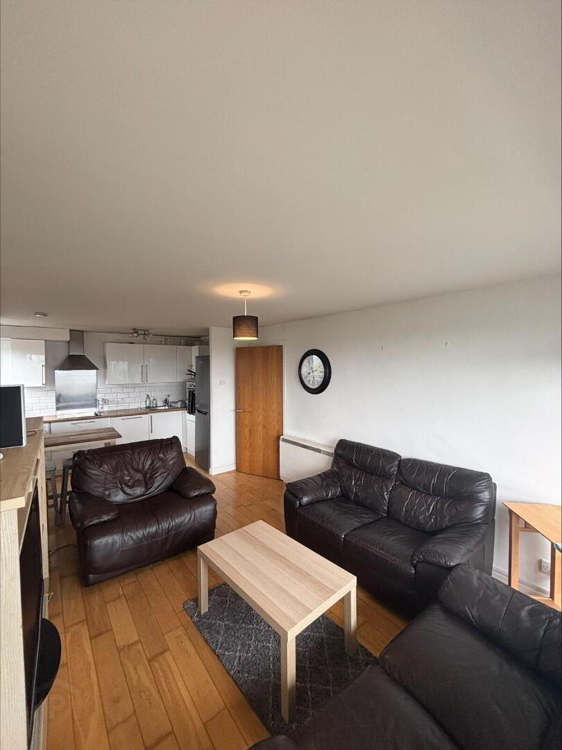 11a Ferndale House 3 of 9