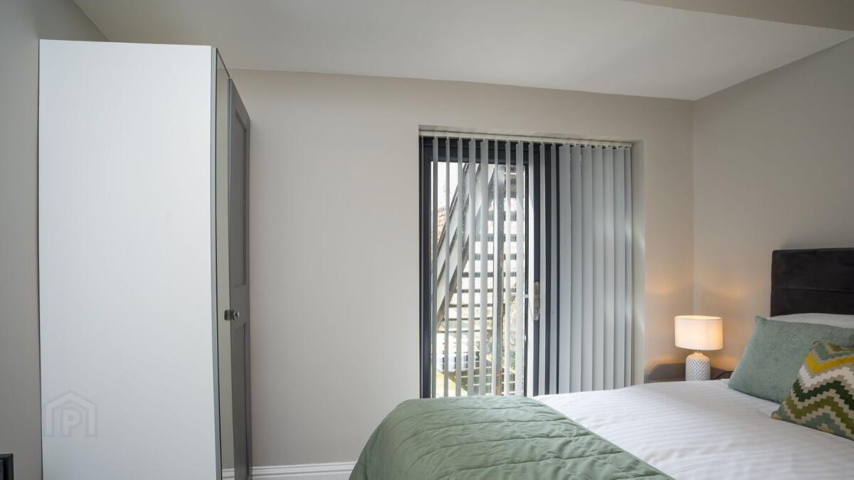 Apt 1, 17 Camden Street 6 of 9