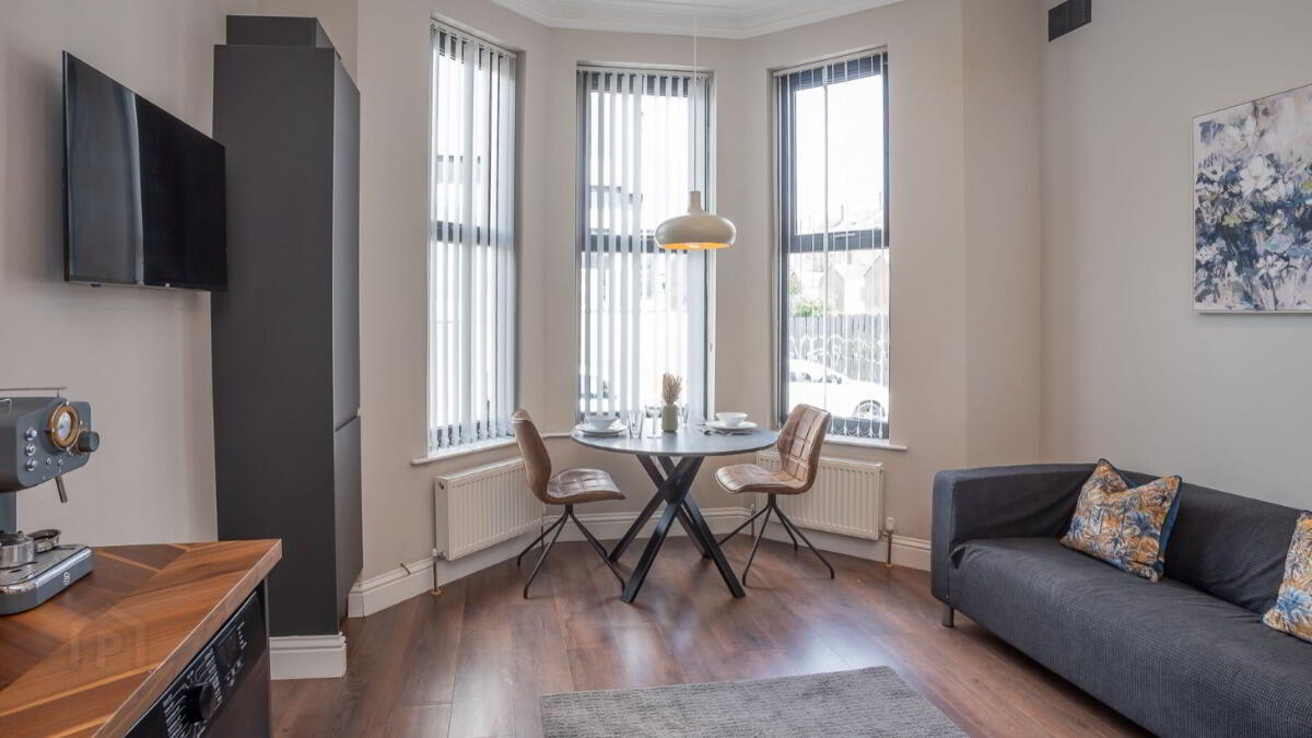 Apt 1, 17 Camden Street 1 of 9
