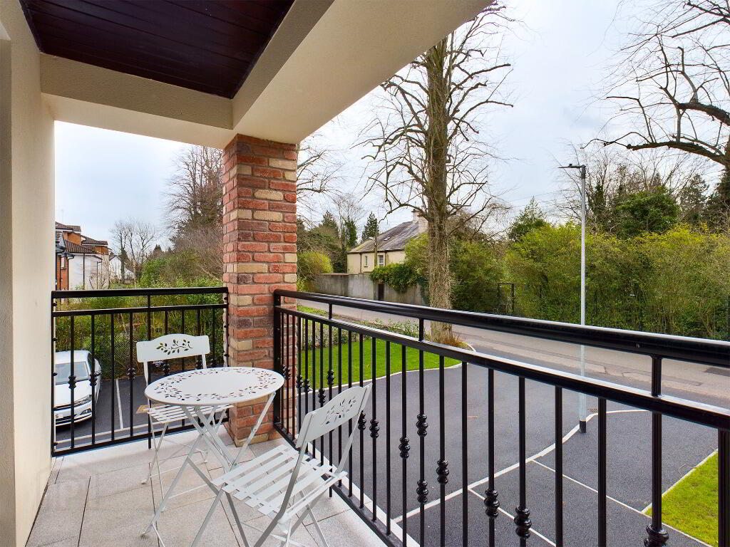 2 Ashley Park Lane 4 of 18