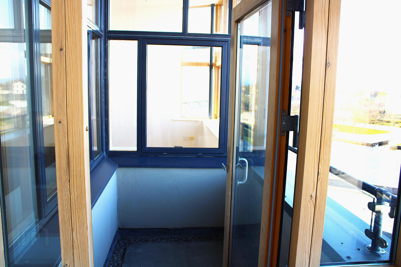 404  Riverdell 6 of 12